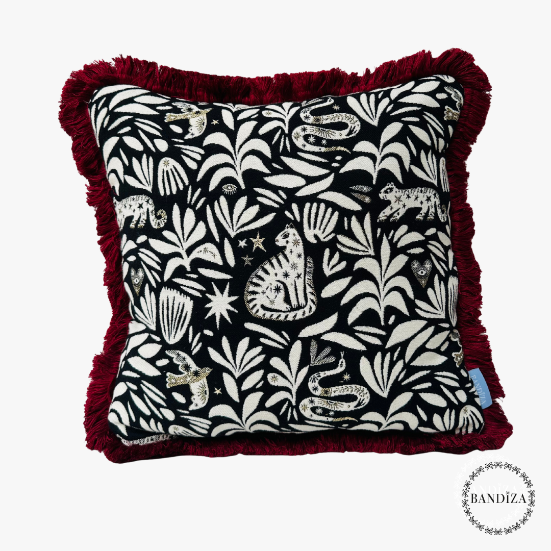 Kussen Selva - 45x45 cm – Jacquard met botanisch design en rode franjerand