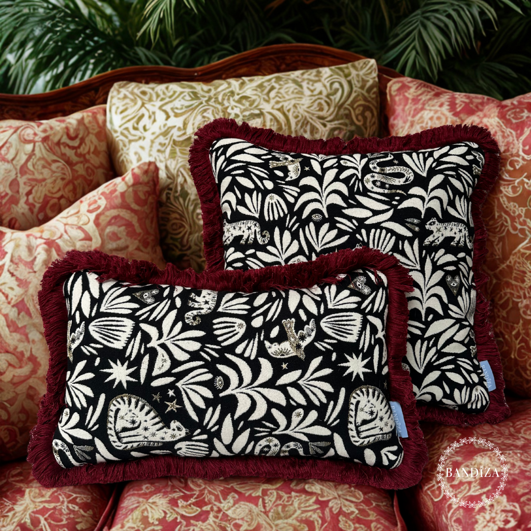 Kussen Selva - 45x45 cm – Jacquard met botanisch design en rode franjerand