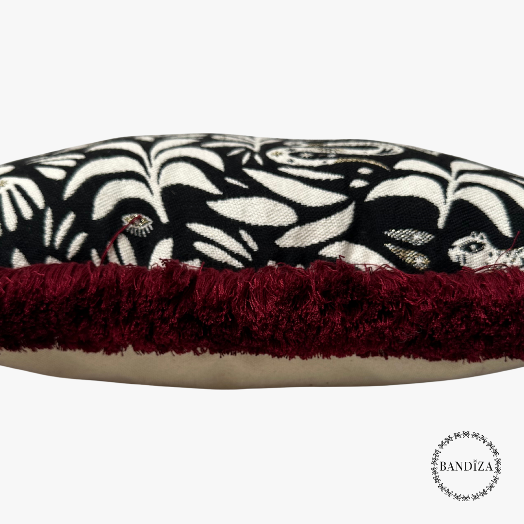 Kussen Selva - 45x45 cm – Jacquard met botanisch design en rode franjerand