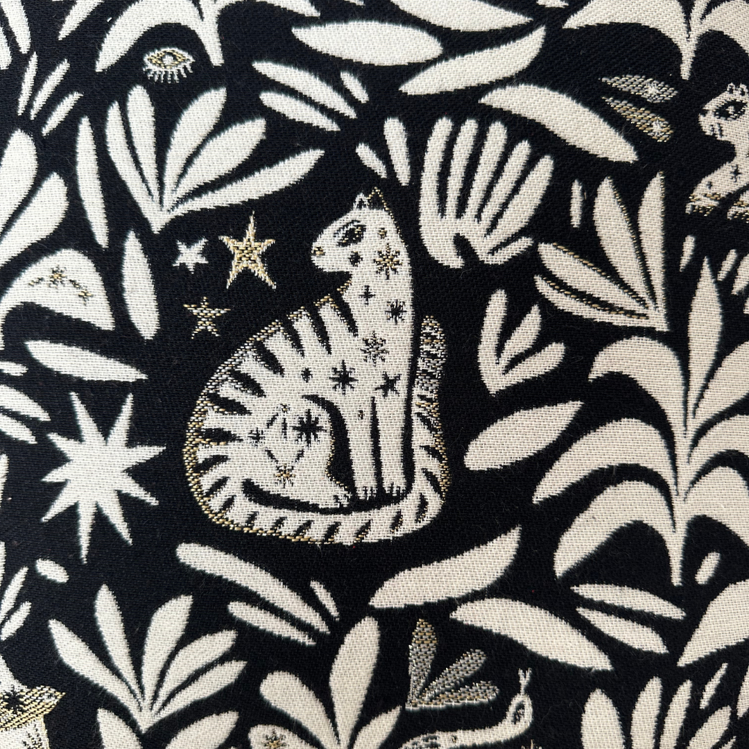 Kussen Selva - 45x45 cm – Jacquard met botanisch design en rode franjerand