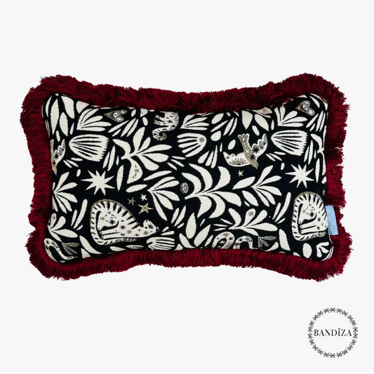 Kussen Selva - 50x30 cm – Jacquard met botanisch design en rode franjerand
